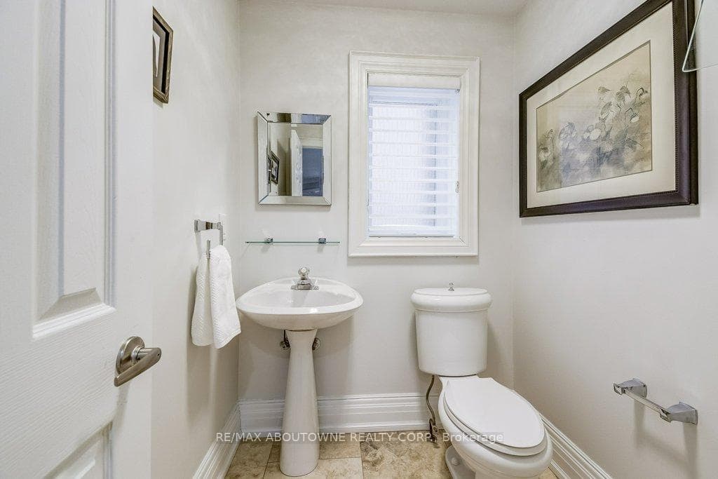 2080 Mckerlie Crescent - Detached photo 7 of 50 in Burlington, Ontario