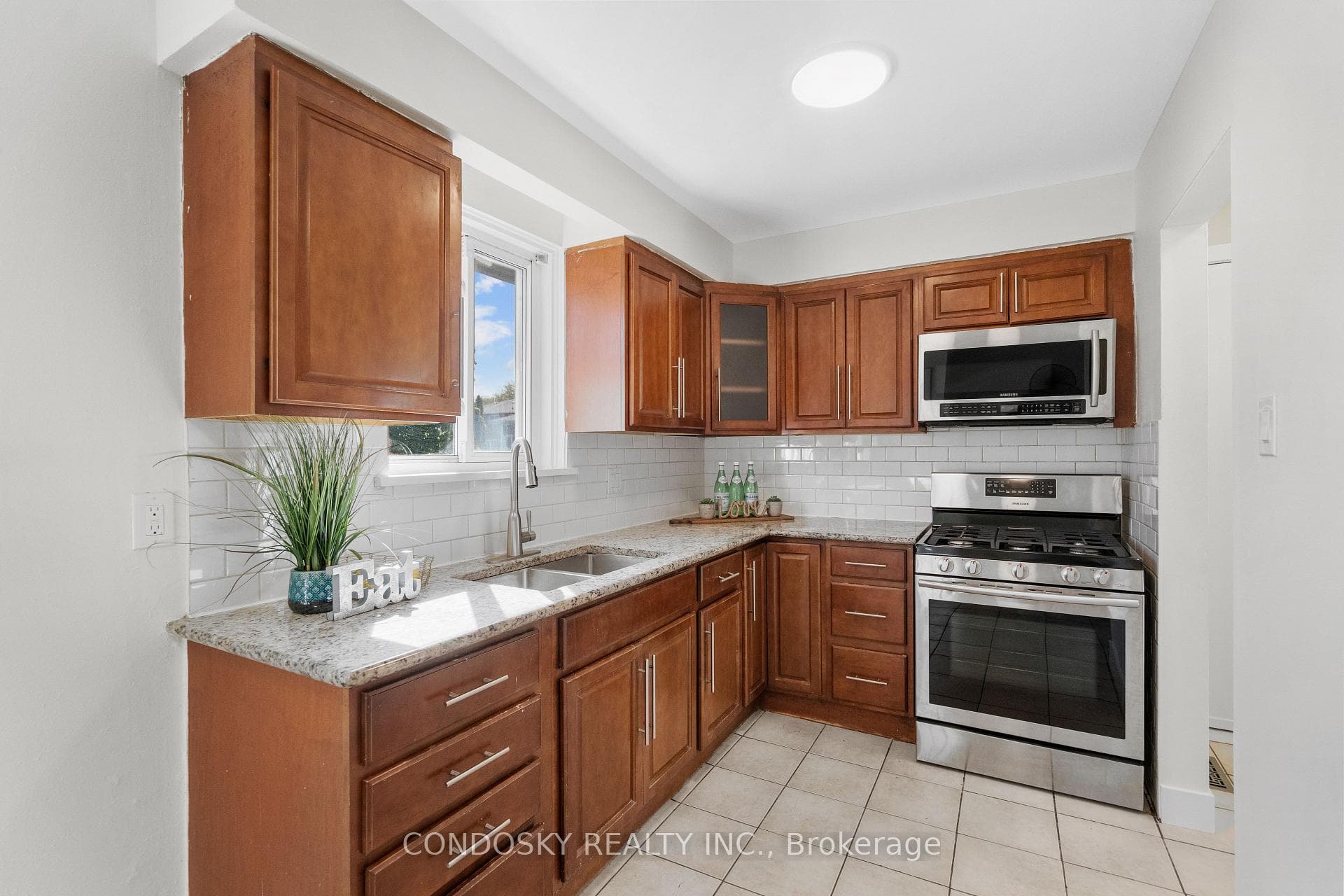 768 Annamore Road - Semi-Detached photo 12 of 44 in Mississauga, Ontario