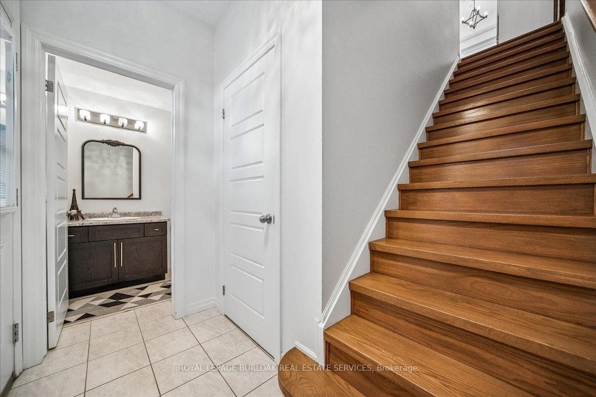 70 Plains Road Unit 51 - Condo photo 2 of 29 in Burlington, Ontario