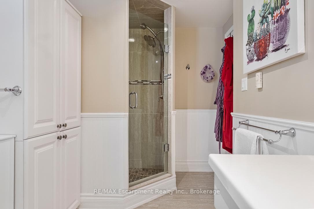 214 MAPLE GROVE Drive - Detached photo 43 of 49 in Oakville, Ontario