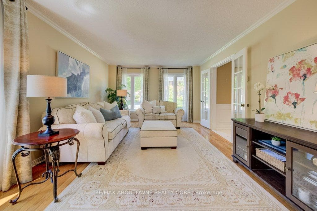 1300 Old Bridle Path - Detached photo 13 of 43 in Oakville, Ontario