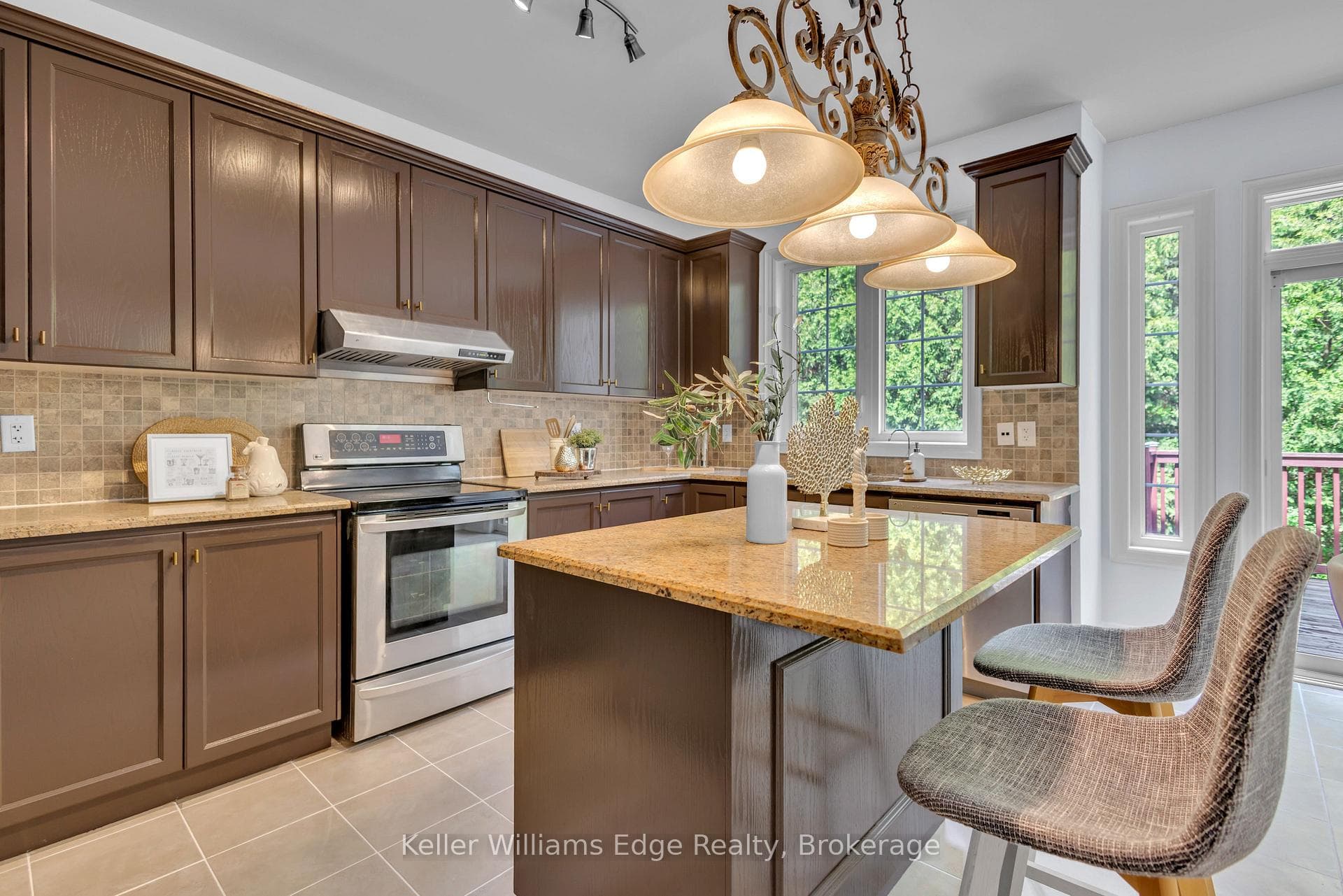 2241 Adirondak Trail - Detached photo 10 of 50 in Oakville, Ontario