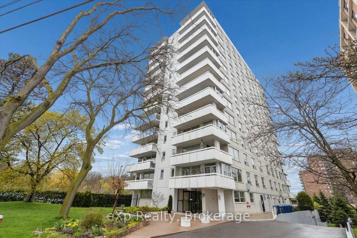 39 Stavebank Road Unit 403 - Condo photo 1 of 33 in Mississauga, Ontario