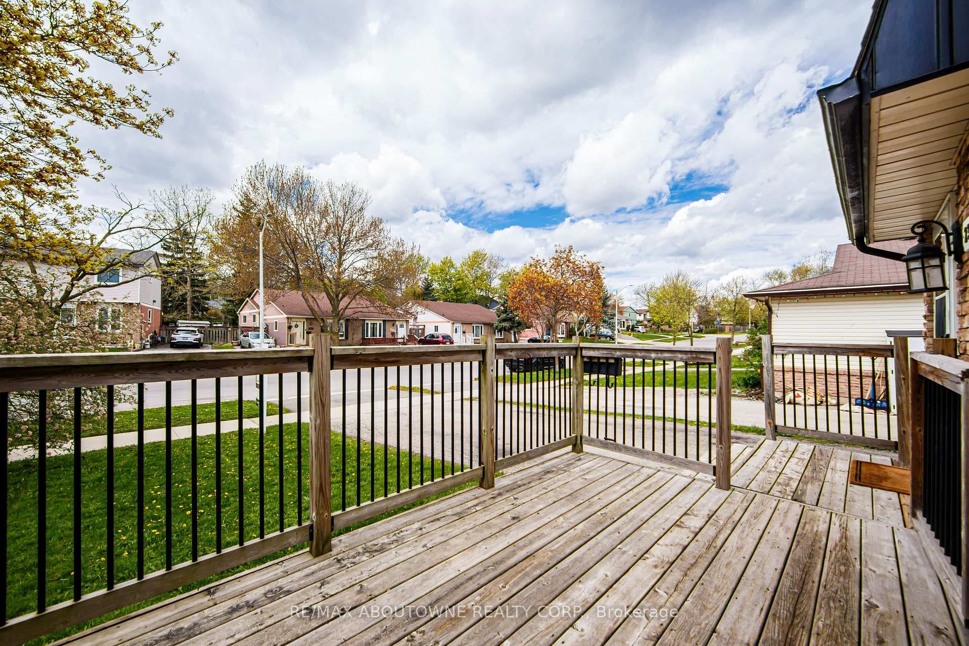 2367 Middlesmoor Crescent - Semi-Detached photo 31 of 31 in Burlington, Ontario