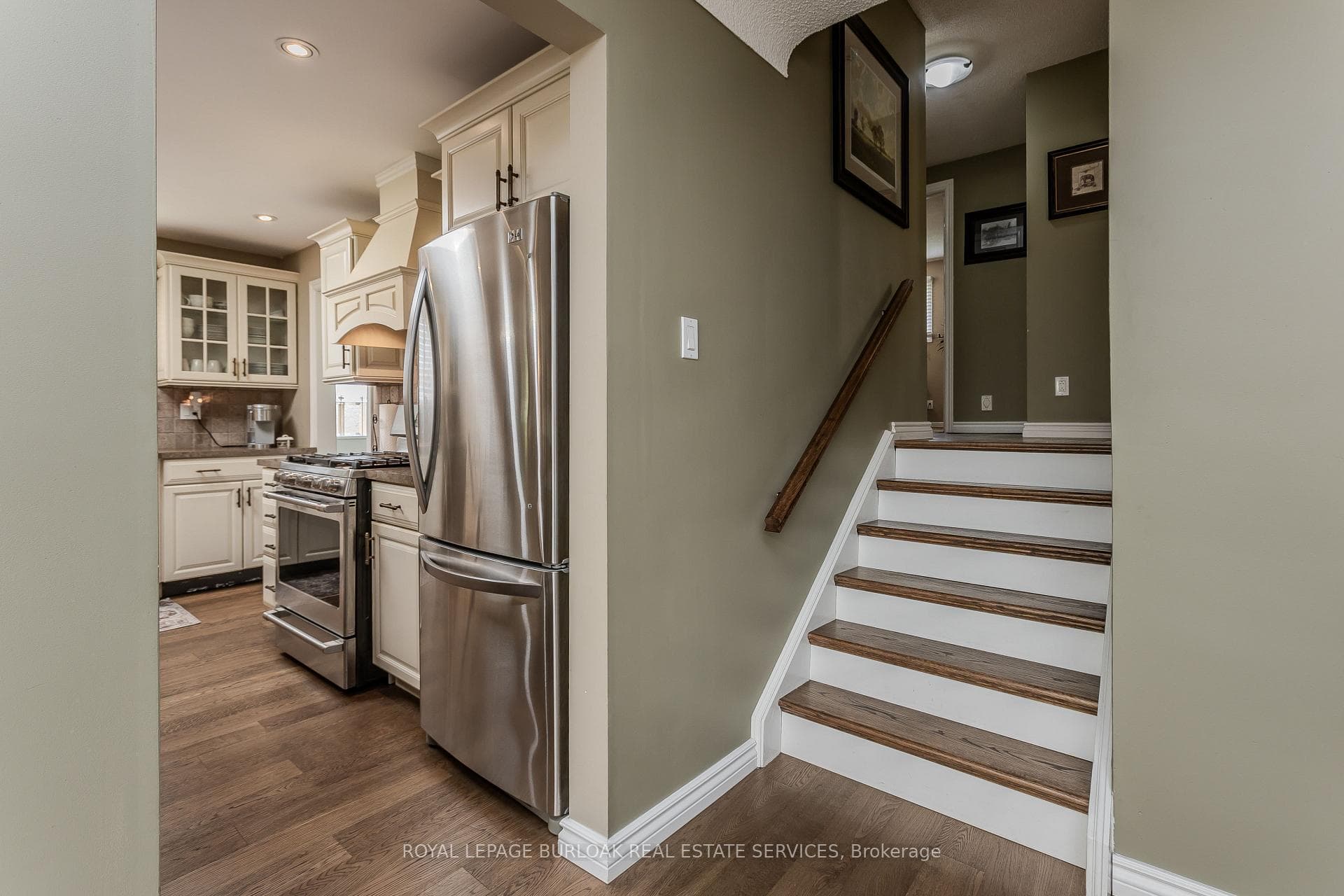 643 Artreva Crescent - Detached photo 10 of 26 in Burlington, Ontario