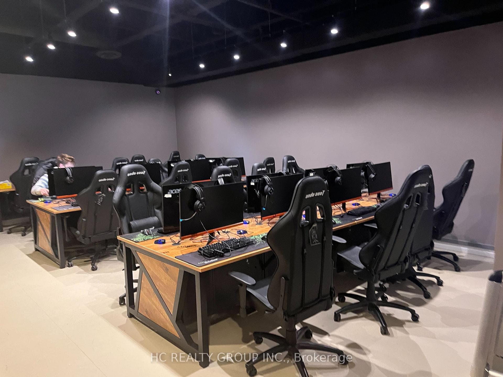 875 Main Street Unit 10 - Commercial photo 2 of 10 in Hamilton, Ontario