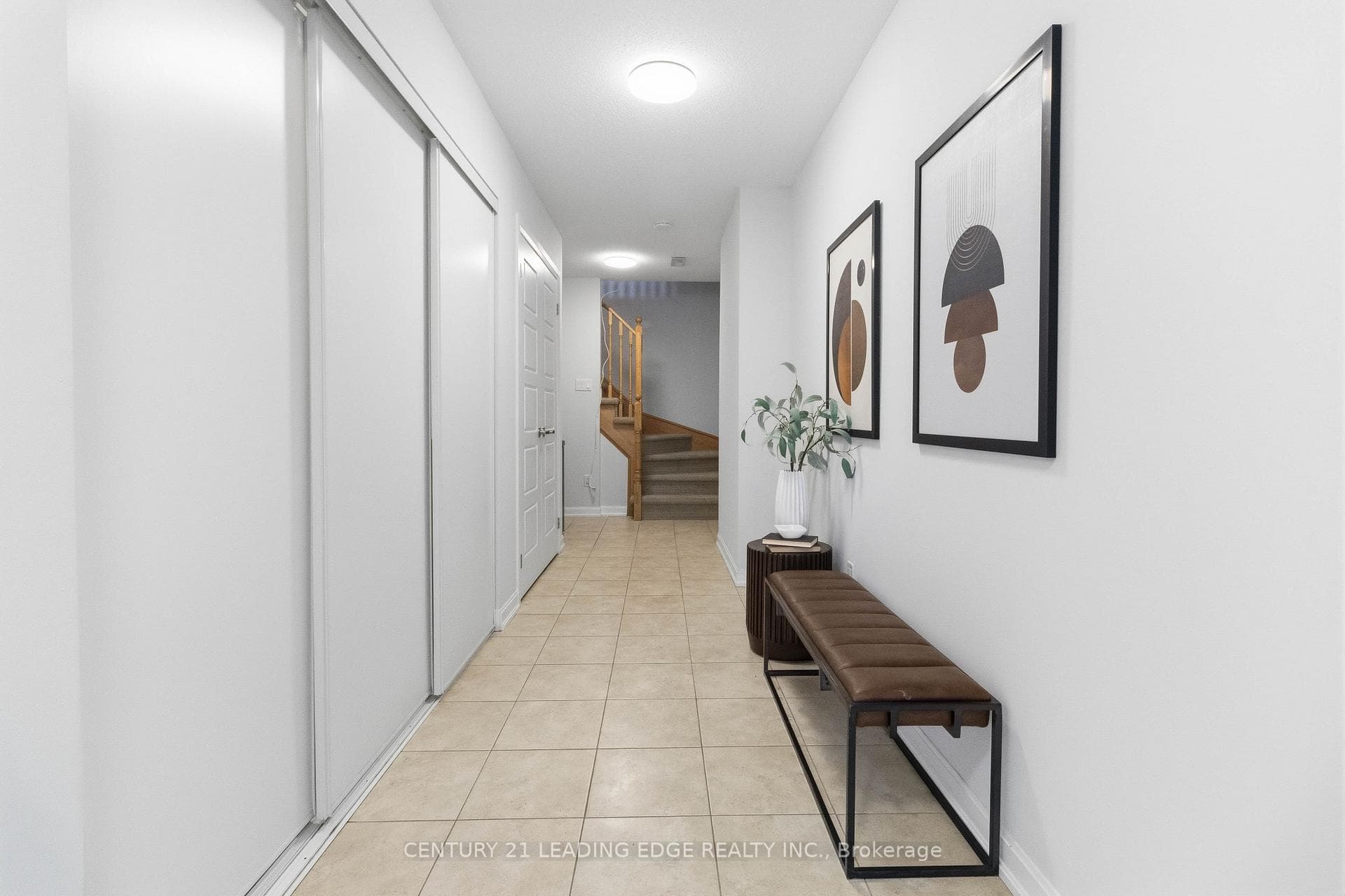 165 Hampshire Way Unit 106 - Townhouse photo 3 of 28 in Milton, Ontario