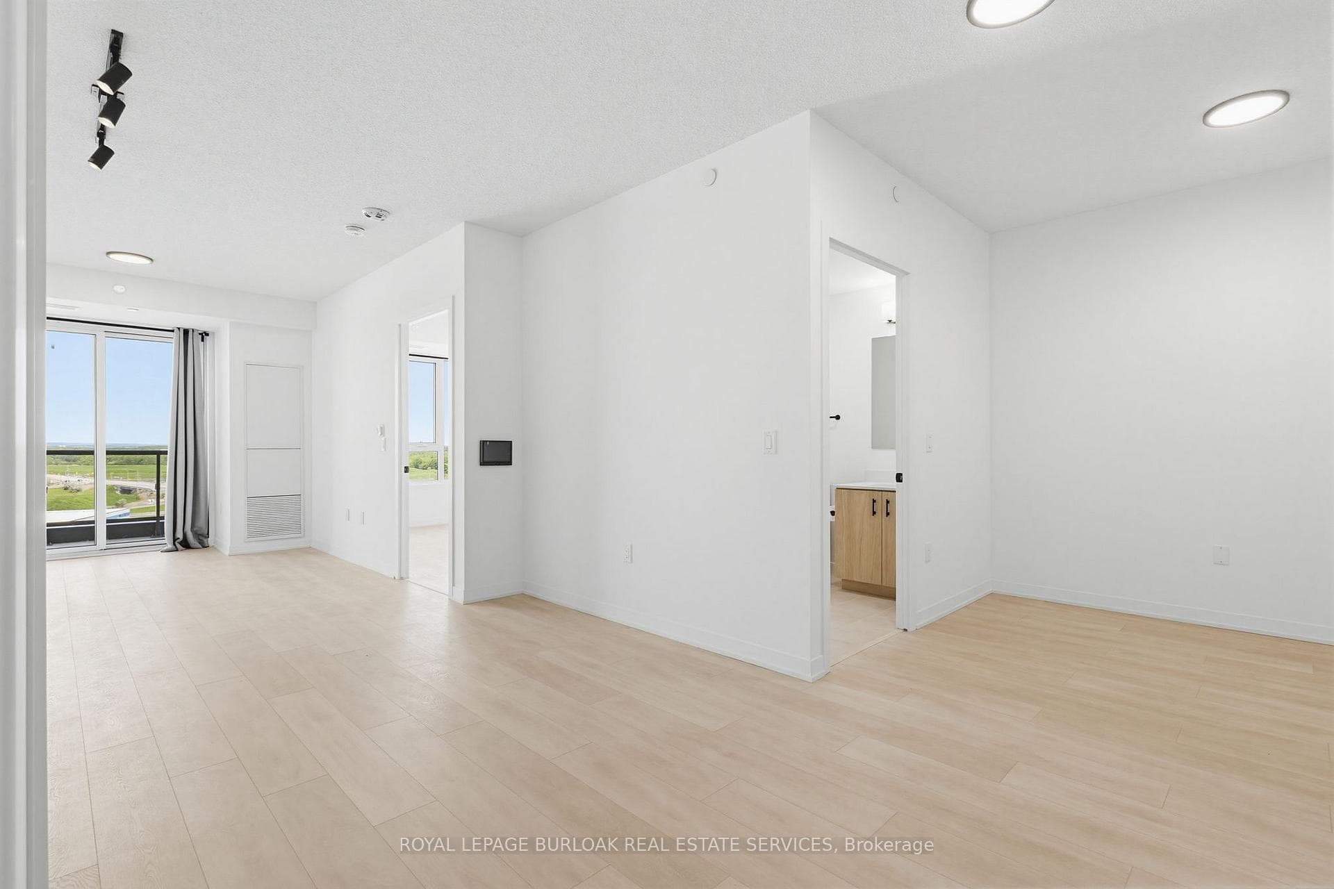 4878 Powers Common Unit D1405 - Condo photo 7 of 28 in Burlington, Ontario
