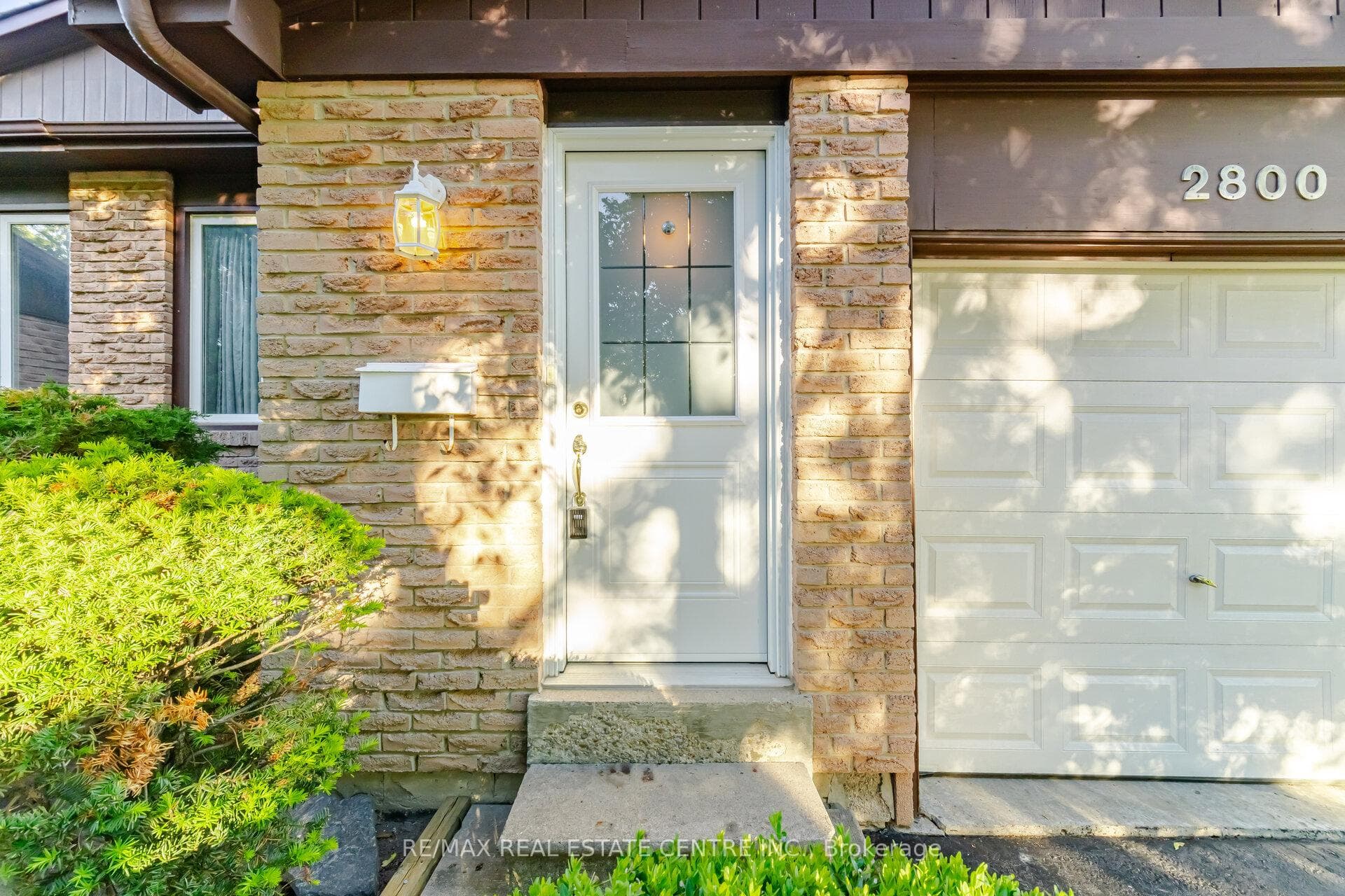 2800 Bucklepost Crescent - Semi-Detached photo 6 of 46 in Mississauga, Ontario