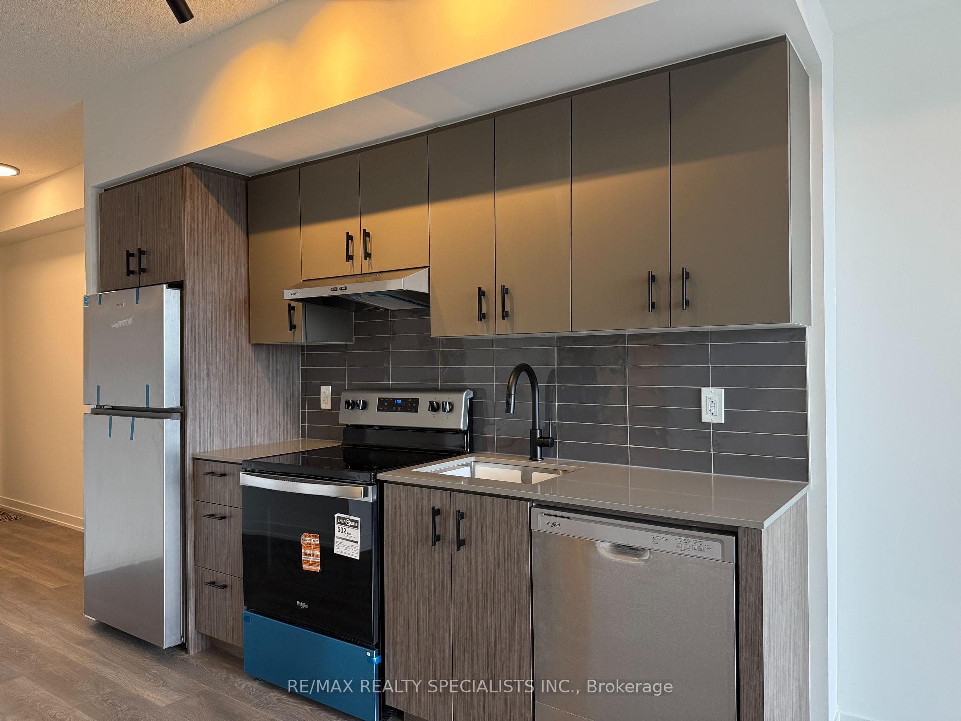 4878 POWERS Common Unit C1110 - Condo photo 8 of 30 in Burlington, Ontario