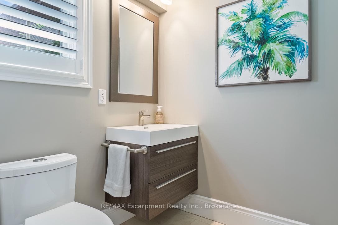 214 MAPLE GROVE Drive - Detached photo 22 of 49 in Oakville, Ontario