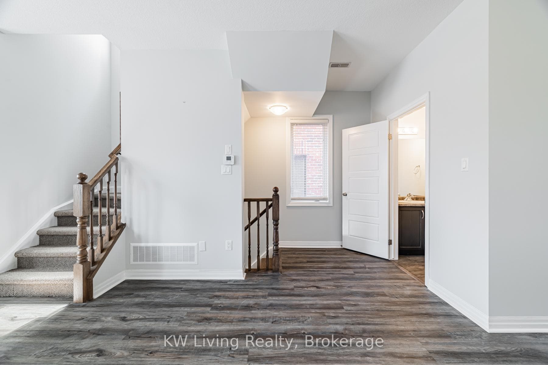 70 Plains Road Unit 18 - Condo photo 6 of 50 in Burlington, Ontario