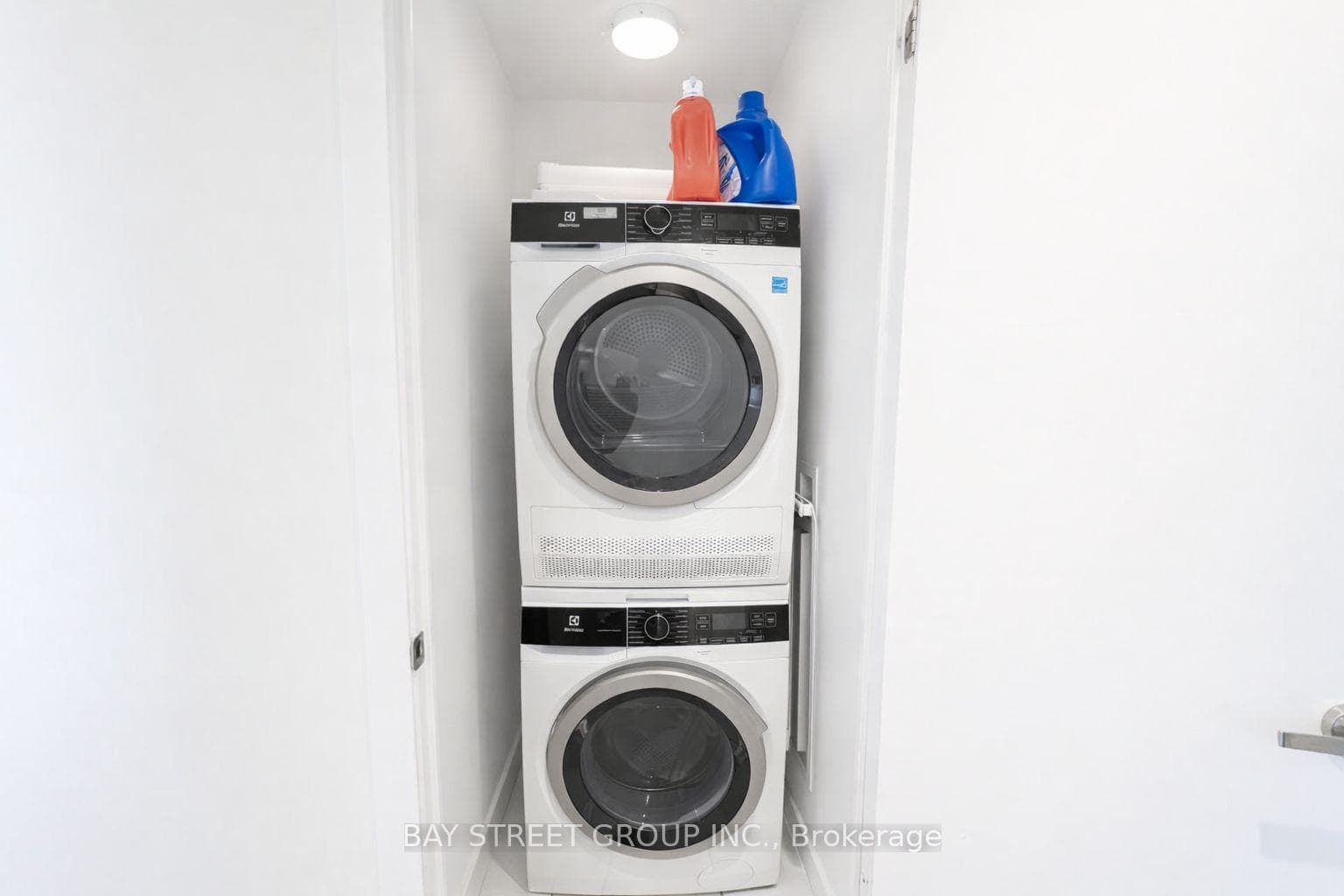 55 Cooper Street Unit 7112 - Condo photo 7 of 12 in Regent Park / Cabbagetown / St. James Town, Ontario