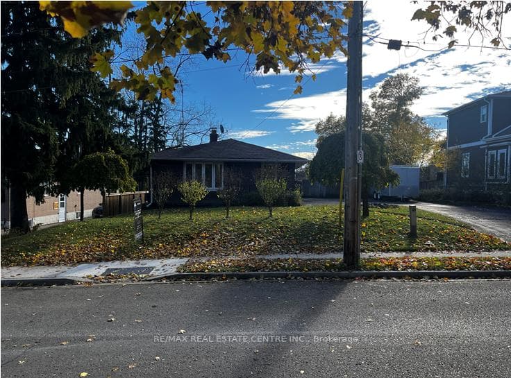 260 Sydney Street - home for sale in Milton, Ontario