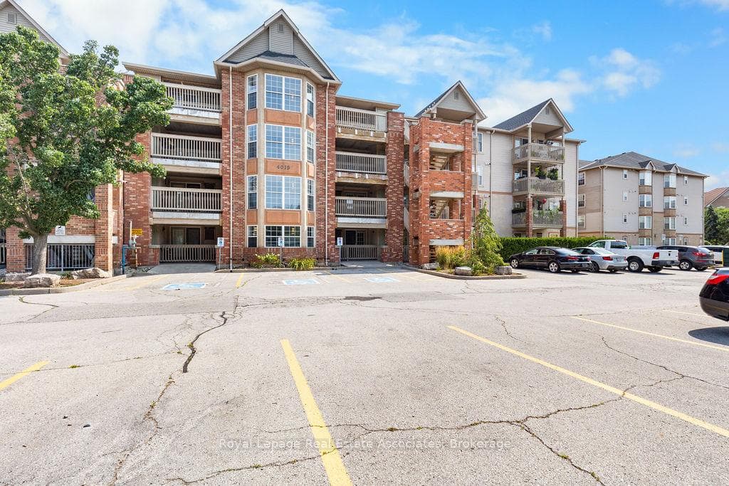 4013 Kilmer Avenue Unit 106 - home for sale in Burlington, Ontario