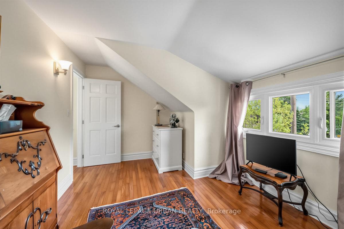 44 Austin Terrace - Semi-Detached photo 31 of 41 in Annex / Yorkville / Summerhill, Ontario
