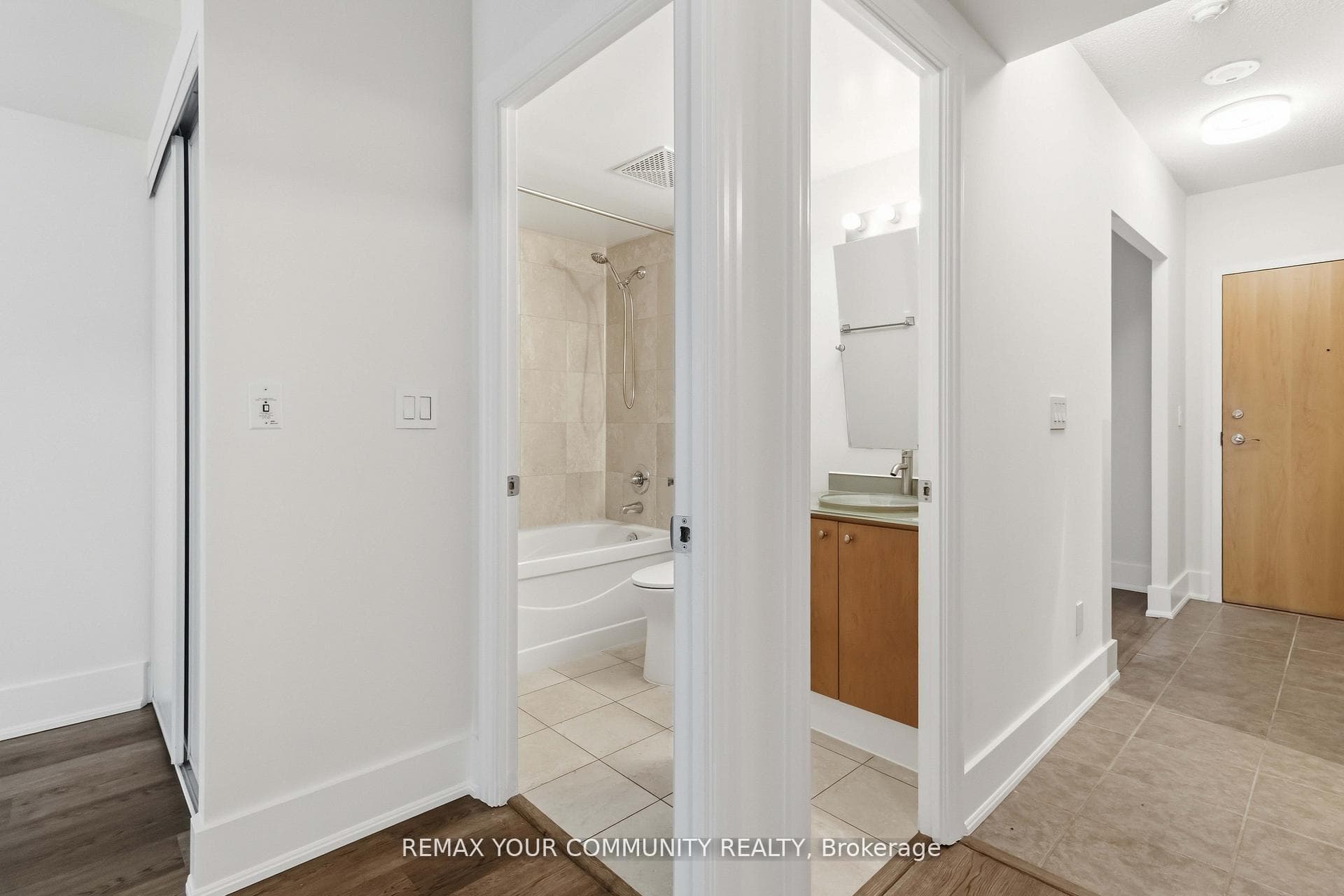 8 Scollard Street Unit 606 - Condo photo 25 of 37 in Annex / Yorkville / Summerhill, Ontario
