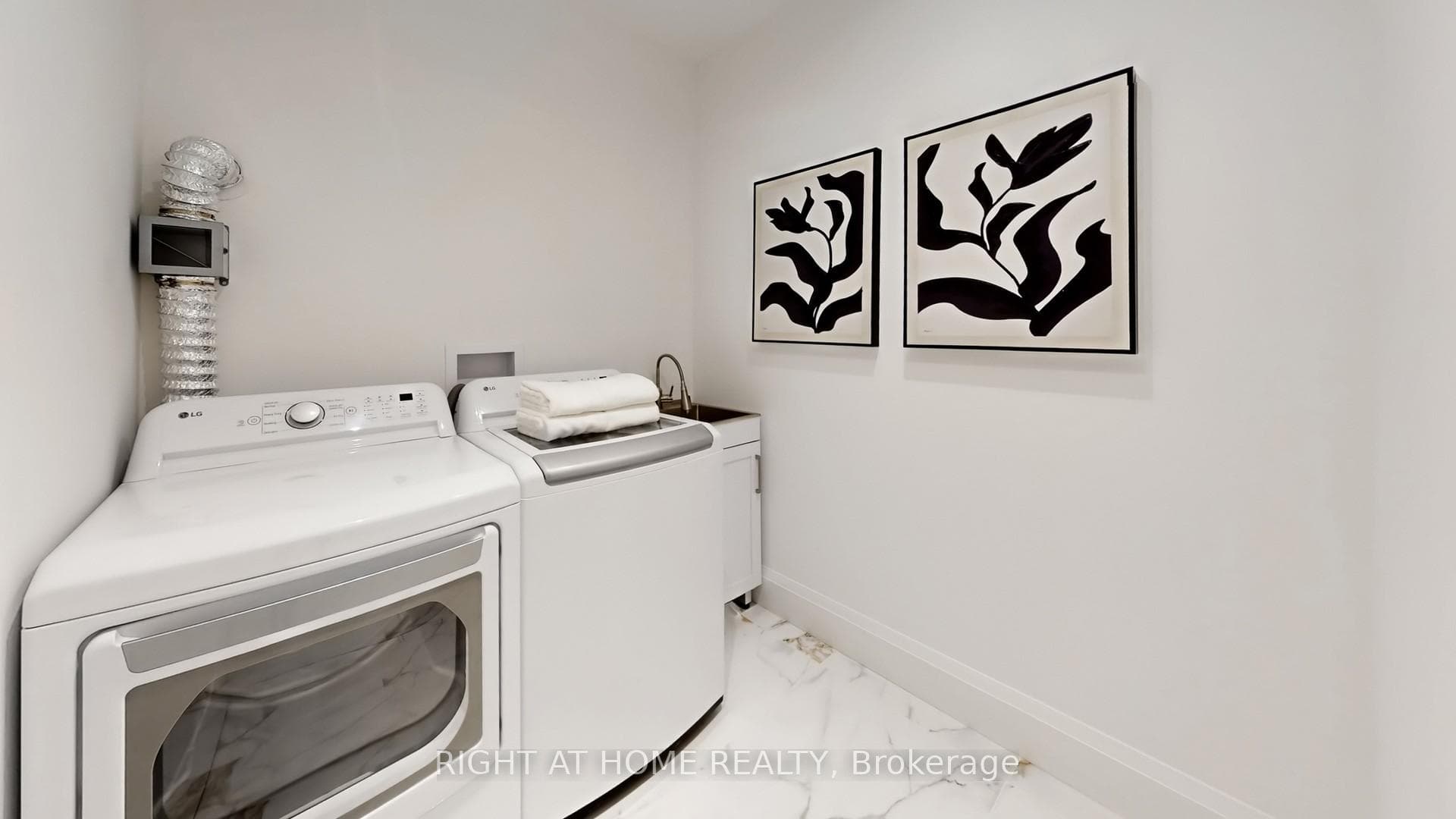 6 Park Street - Detached photo 14 of 50 in Birch Cliff / Cliffside, Ontario