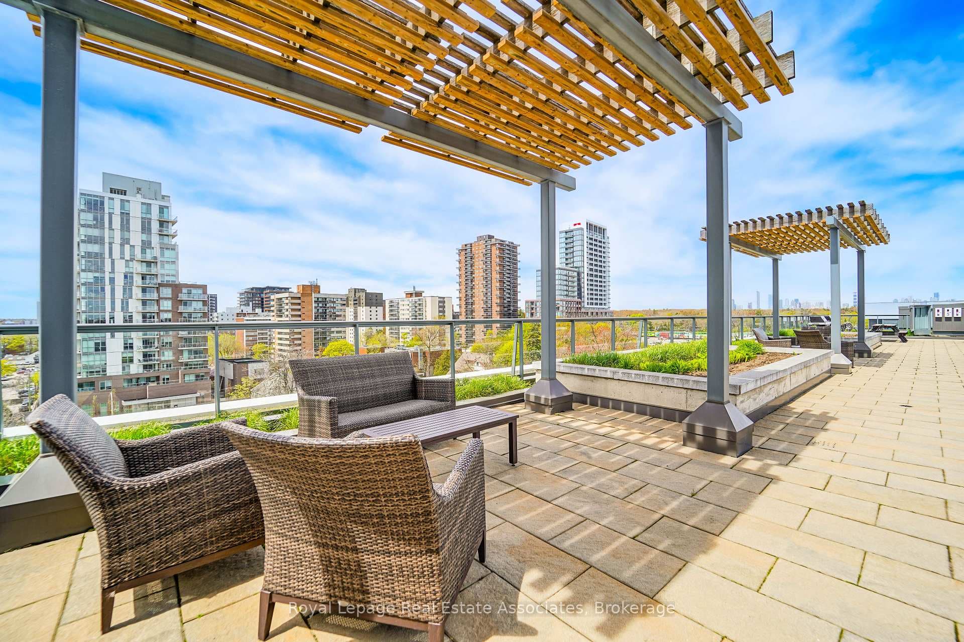 1 Hurontario Street Unit 308 - Condo photo 27 of 35 in Mississauga, Ontario