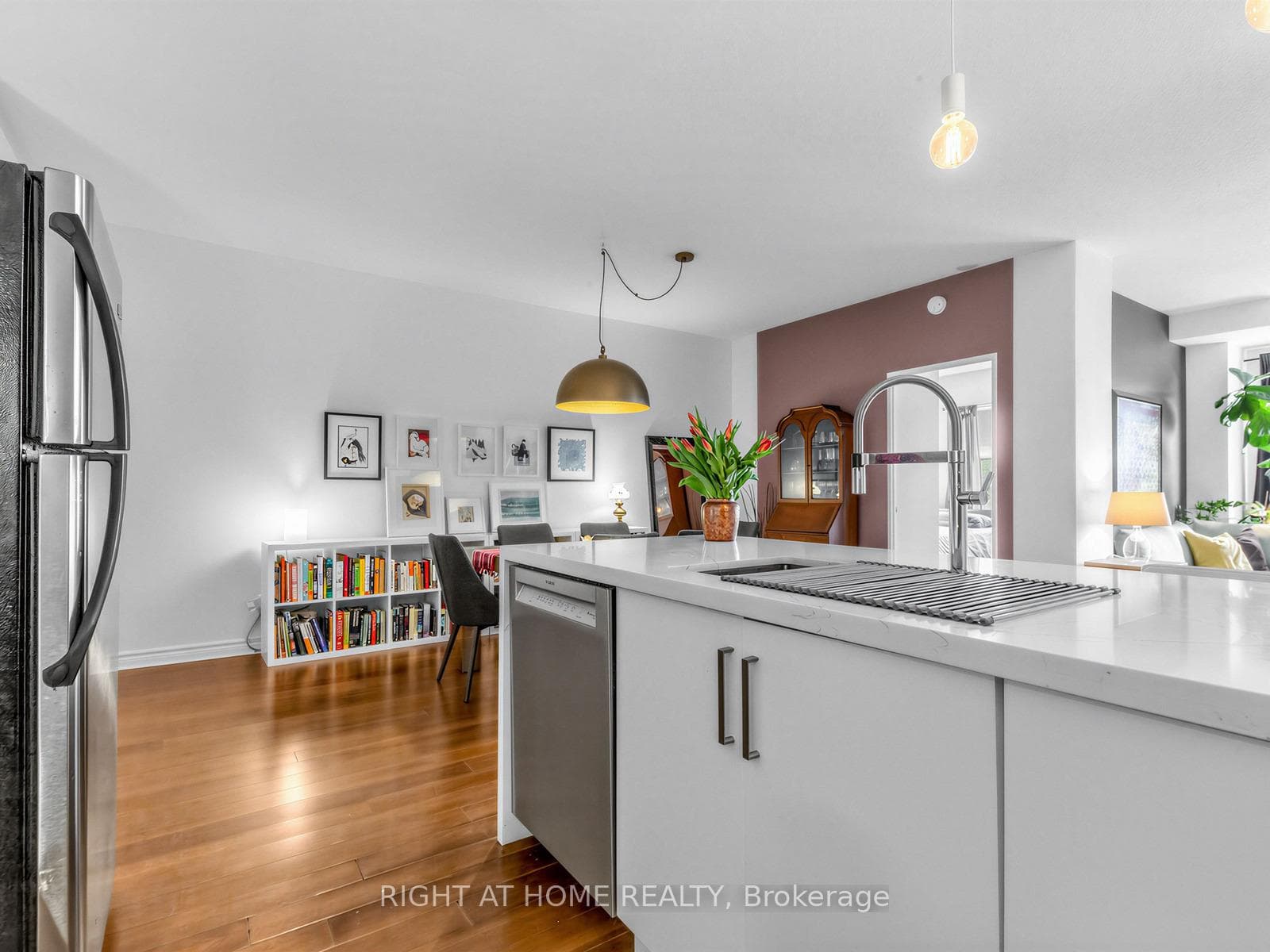 11 Christie Street Unit 406 - Condo photo 19 of 32 in Annex / Yorkville / Summerhill, Ontario