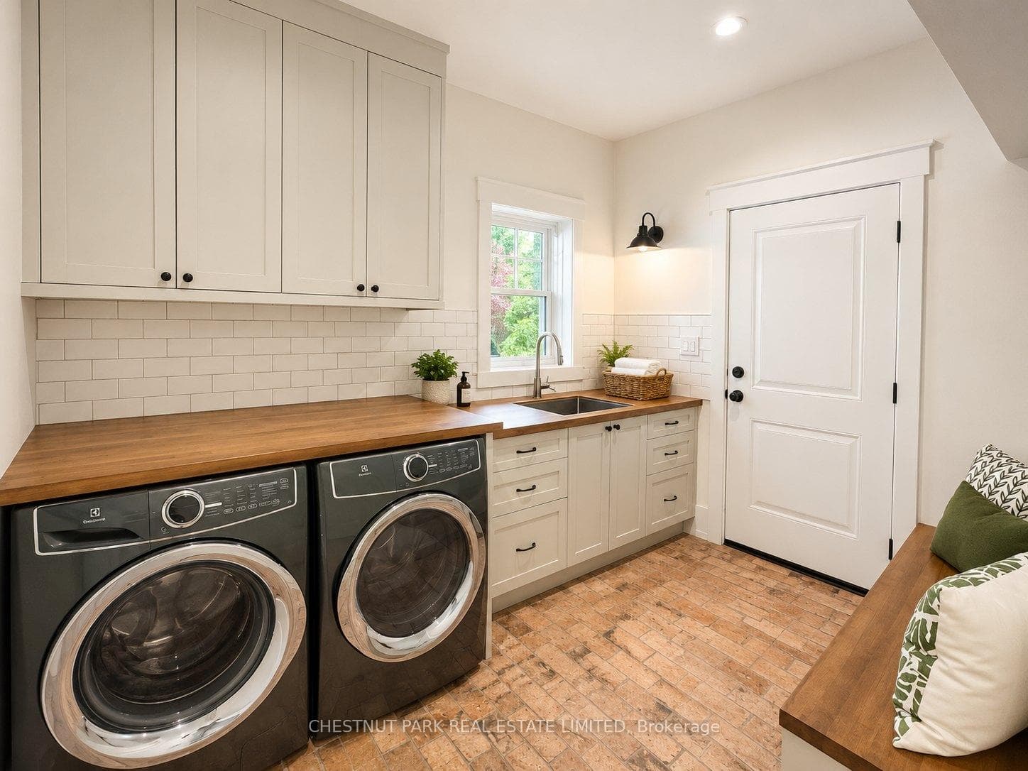 1403 Eden Place - Detached photo 17 of 50 in Burlington, Ontario