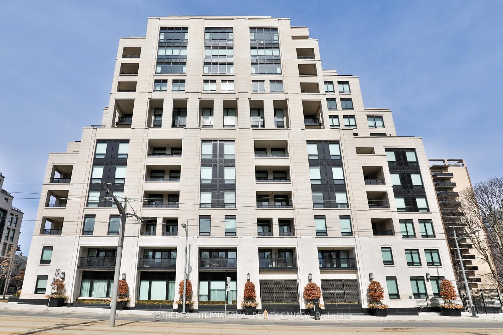 1 Forest Hill Road Unit 401 - Condo photo 2 of 36 in Annex / Yorkville / Summerhill, Ontario