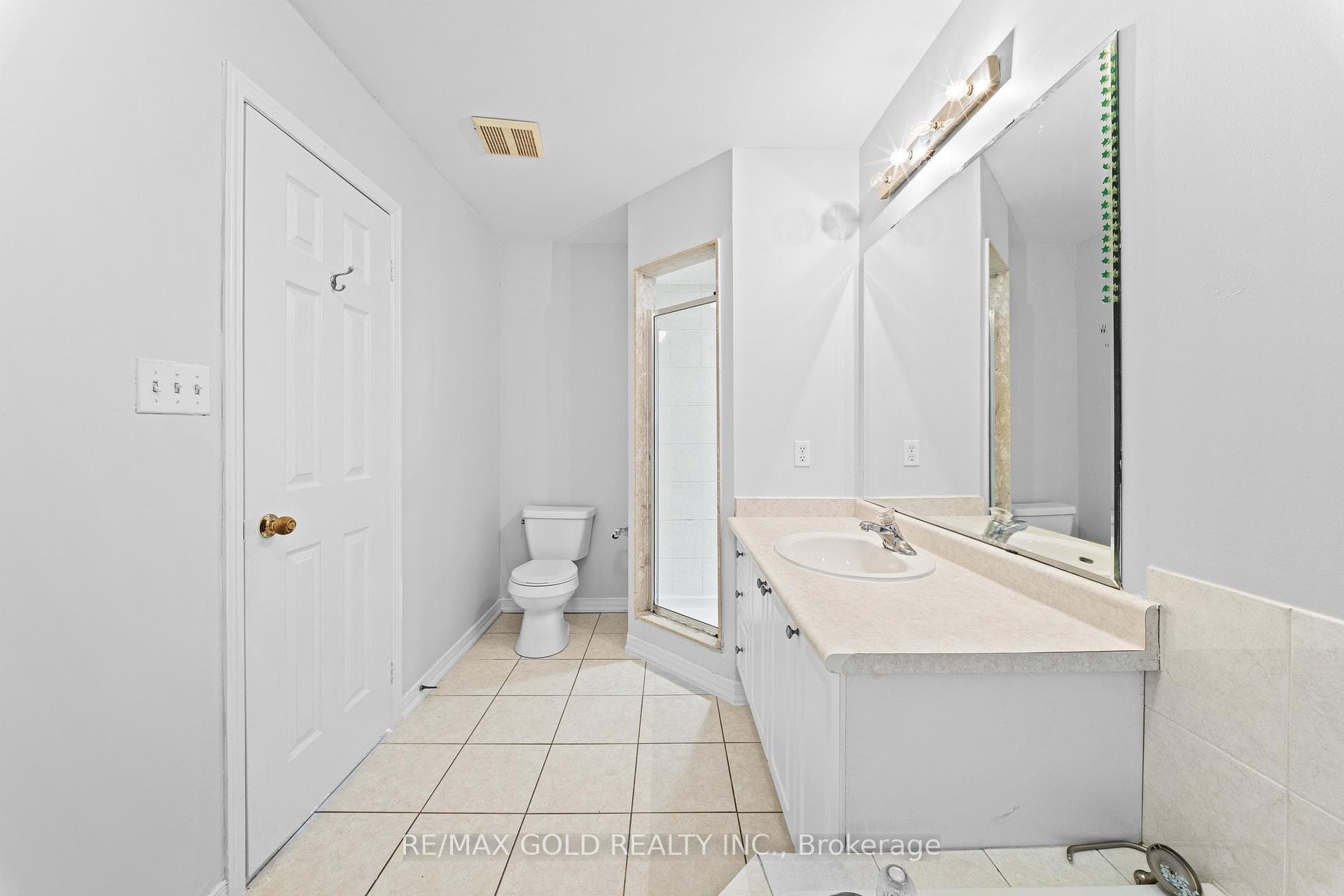 15 Revelstoke Place - Semi-Detached photo 28 of 49 in Brampton, Ontario