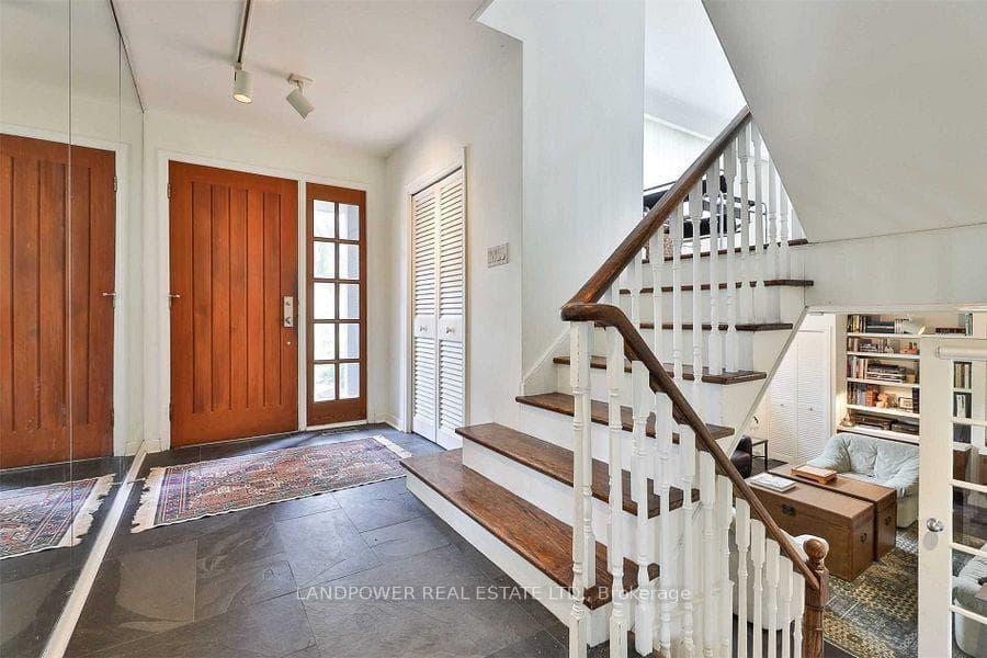 9 Alderdale Court - Detached photo 2 of 20 in Don Mills / Parkwoods / Victoria Village, Ontario