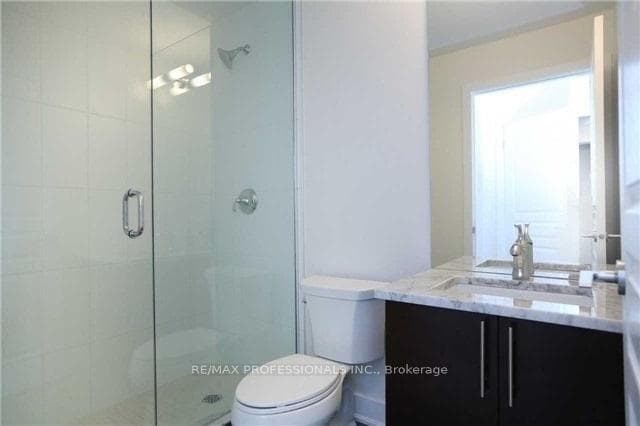 128 Garden Drive Unit 323 - Condo photo 10 of 17 in Oakville, Ontario