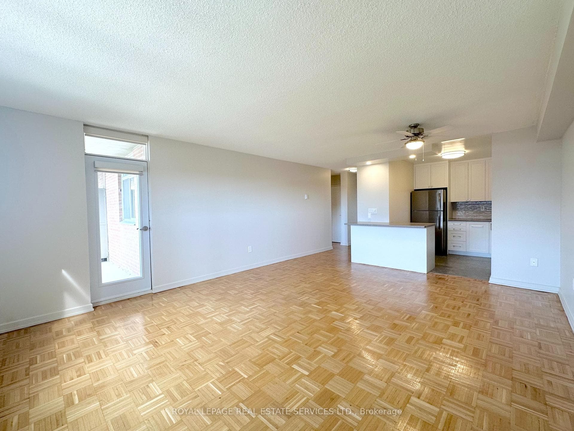 30 Denton Avenue Unit 1023 - Condo photo 2 of 14 in Birch Cliff / Cliffside, Ontario