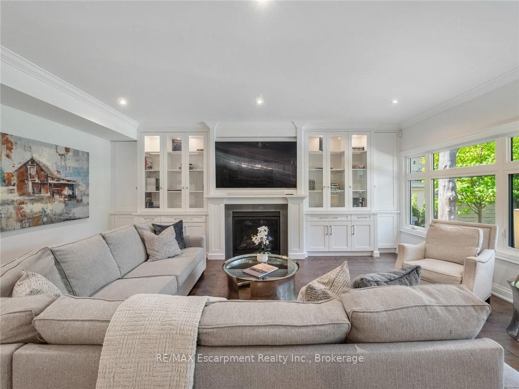 3087 Lakeshore Road - Detached photo 8 of 50 in Burlington, Ontario