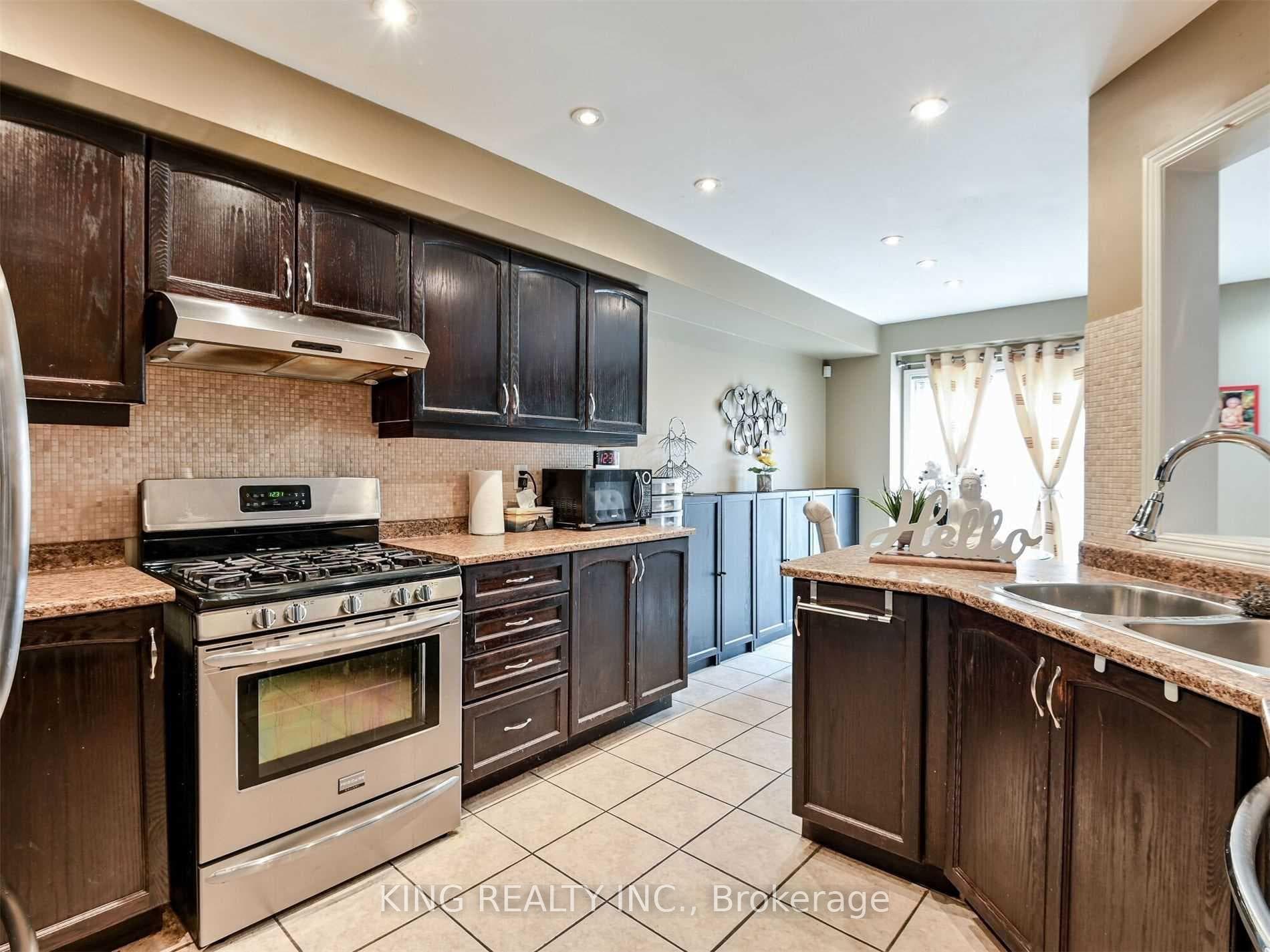 23 Wall Street - Townhouse photo 12 of 25 in Brampton, Ontario