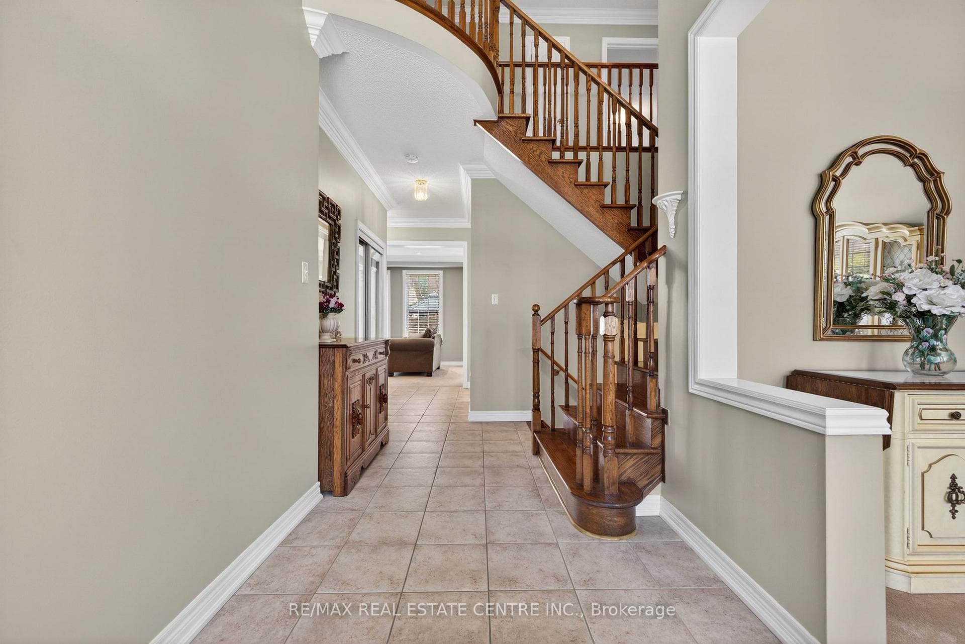 1022 Laidlaw Drive - Detached photo 6 of 50 in Milton, Ontario