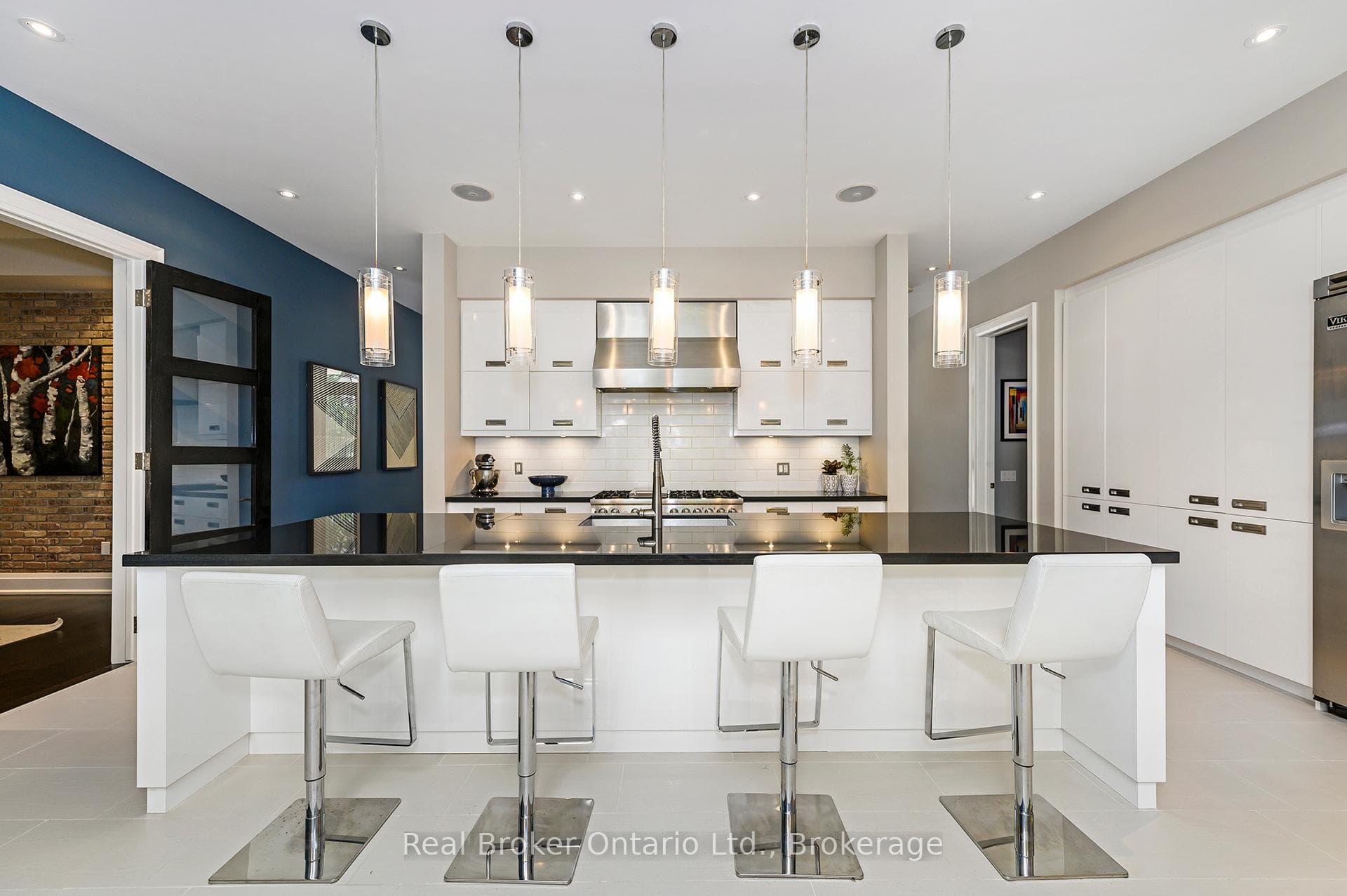 4507 Lakeshore Road - Detached photo 7 of 50 in Burlington, Ontario