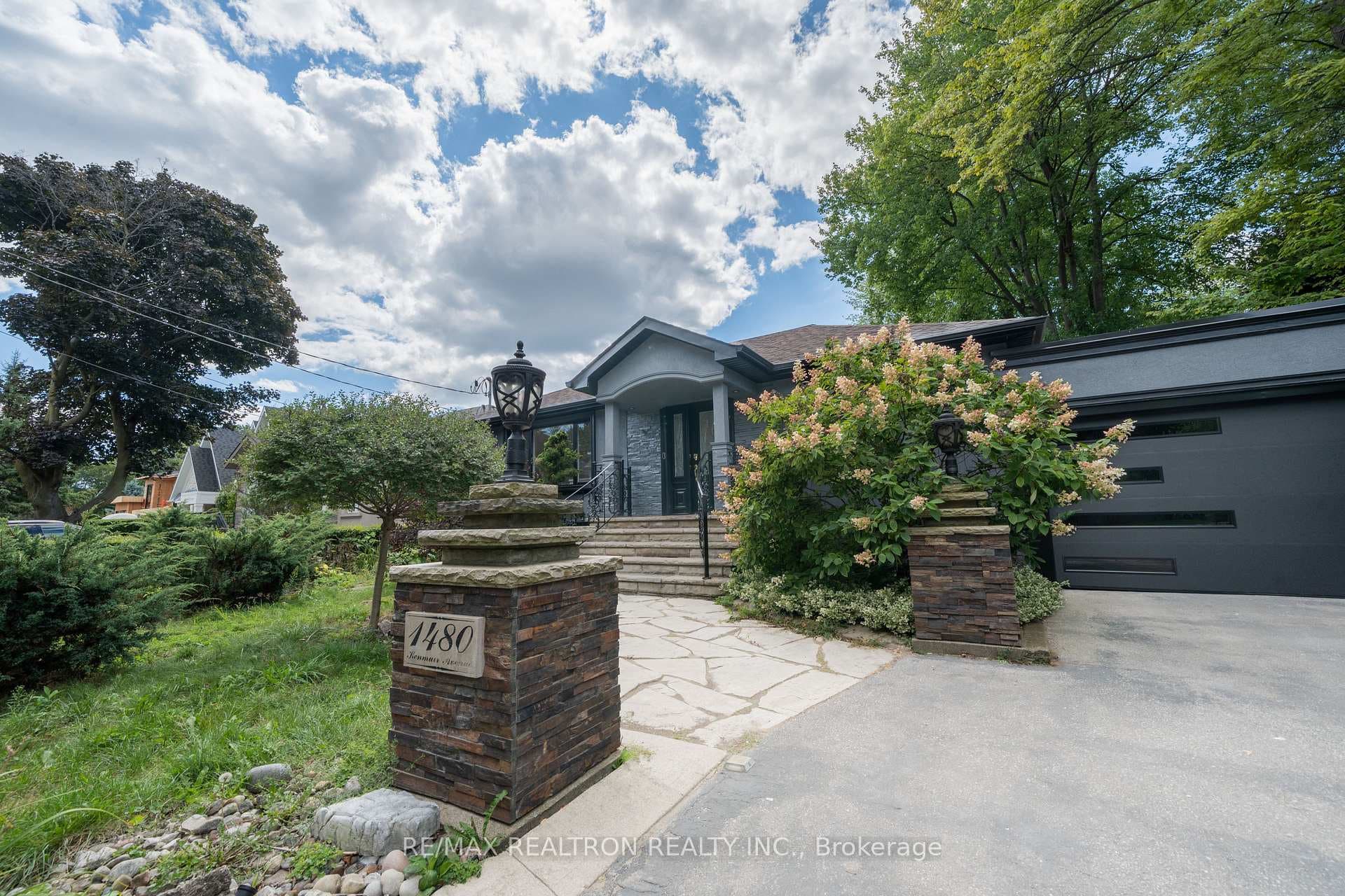 1480 Kenmuir Avenue - Detached photo 3 of 50 in Mississauga, Ontario