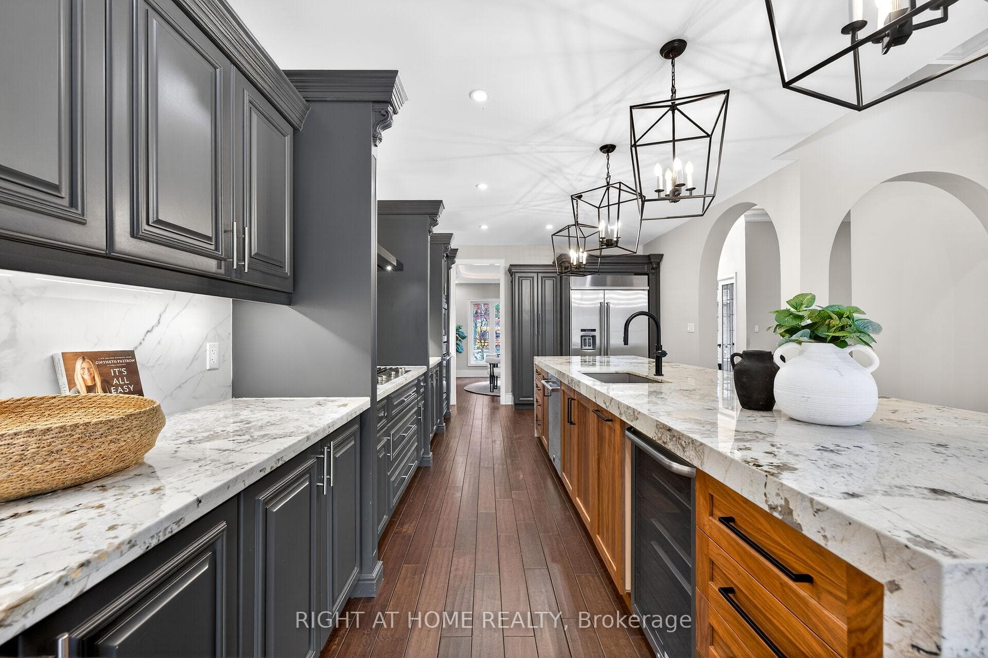 775 King Road - Detached photo 11 of 50 in Burlington, Ontario