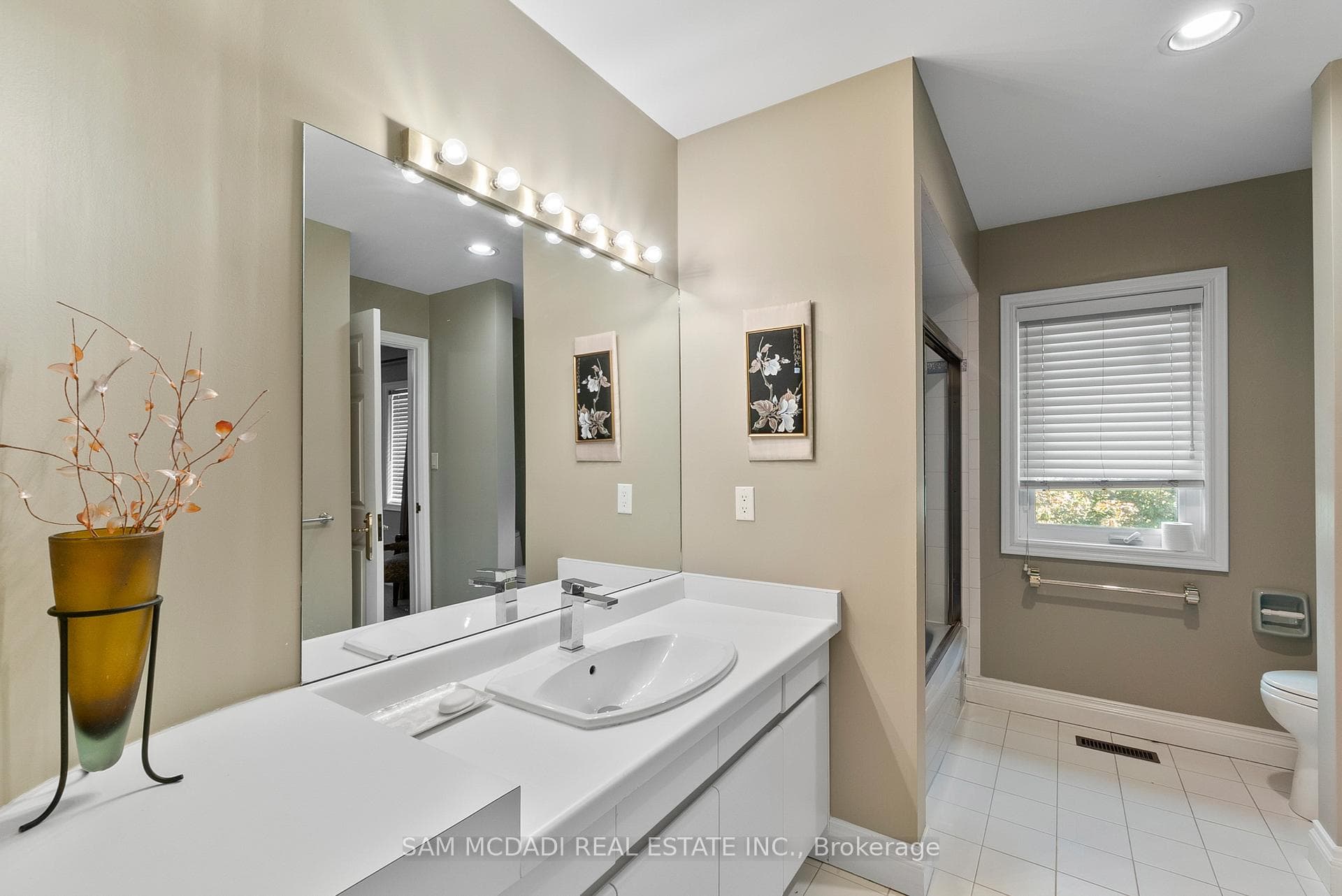 2235 Shawanaga Trail - Detached photo 23 of 48 in Mississauga, Ontario