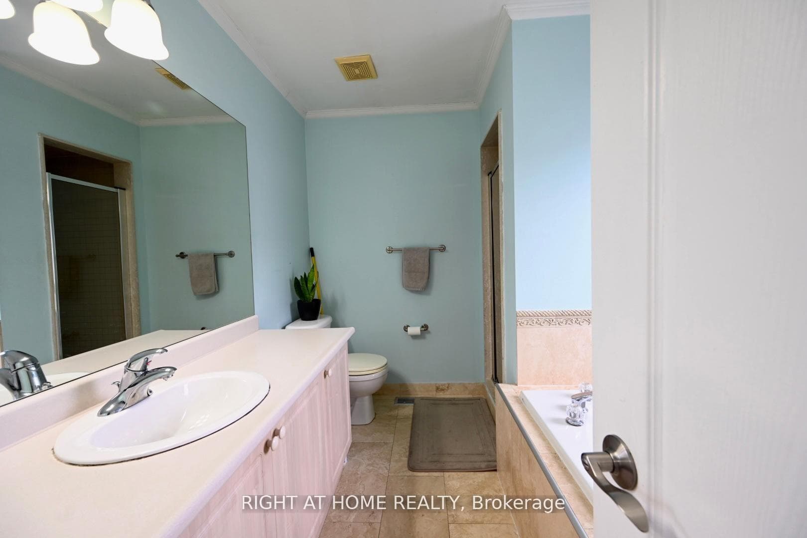 11 West Deane Park Drive Unit 1 - Townhouse photo 18 of 19 in Etobicoke (Islington / Rexdale), Ontario