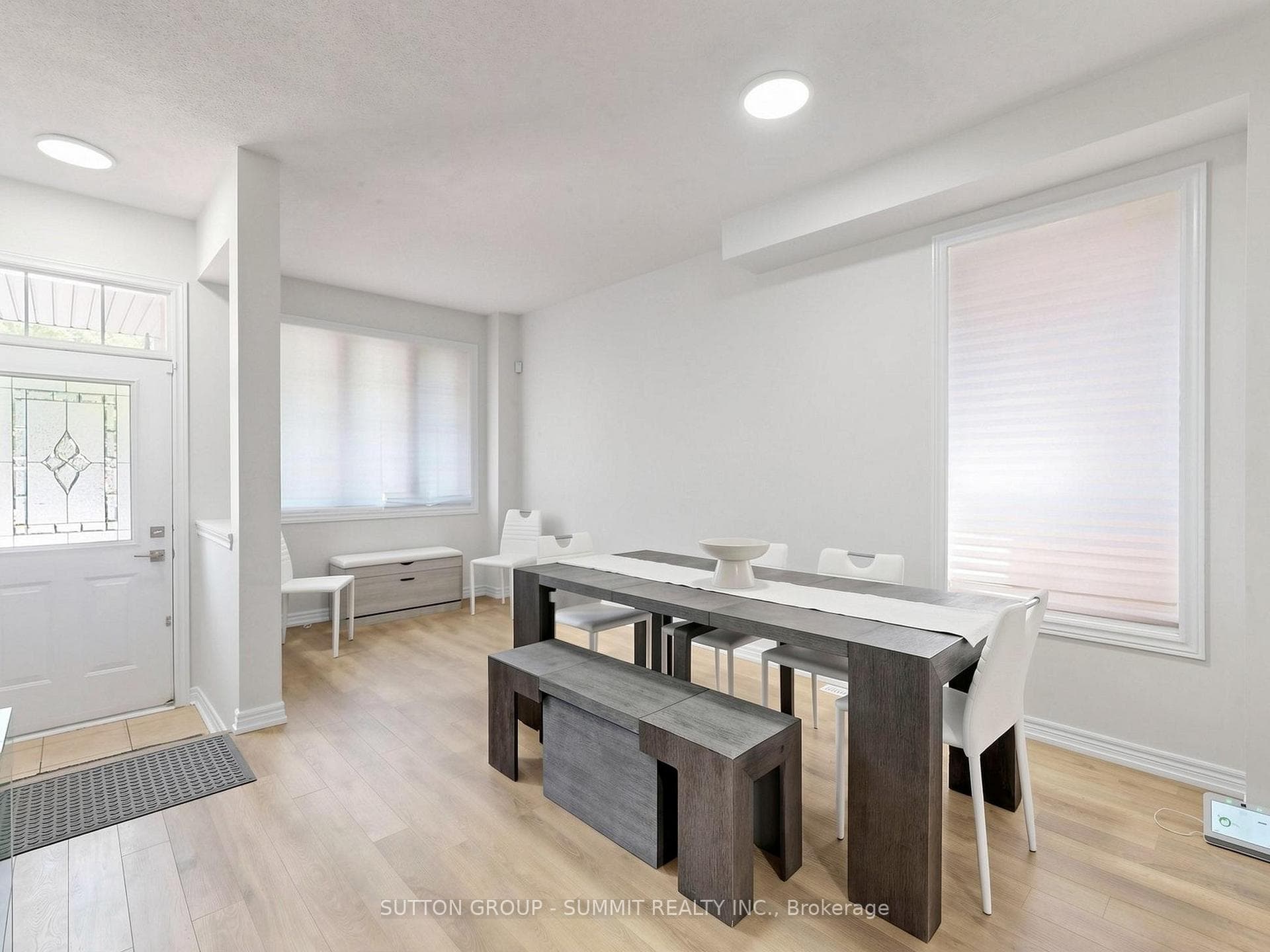 4880 YORKSHIRE Avenue - Detached photo 3 of 50 in Mississauga, Ontario