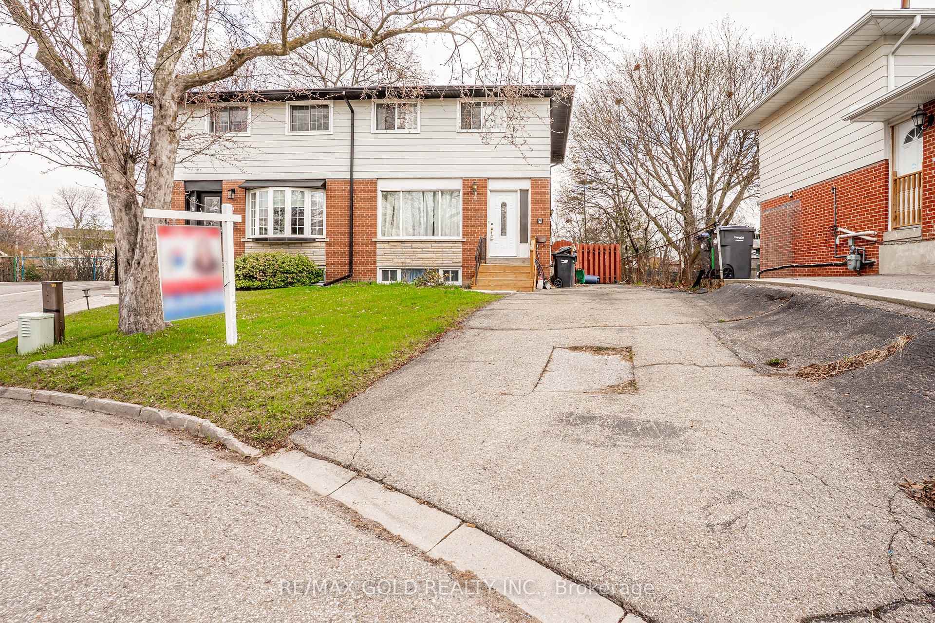 9 Mordon Court - Semi-Detached for sale in Heart Lake, Ontario