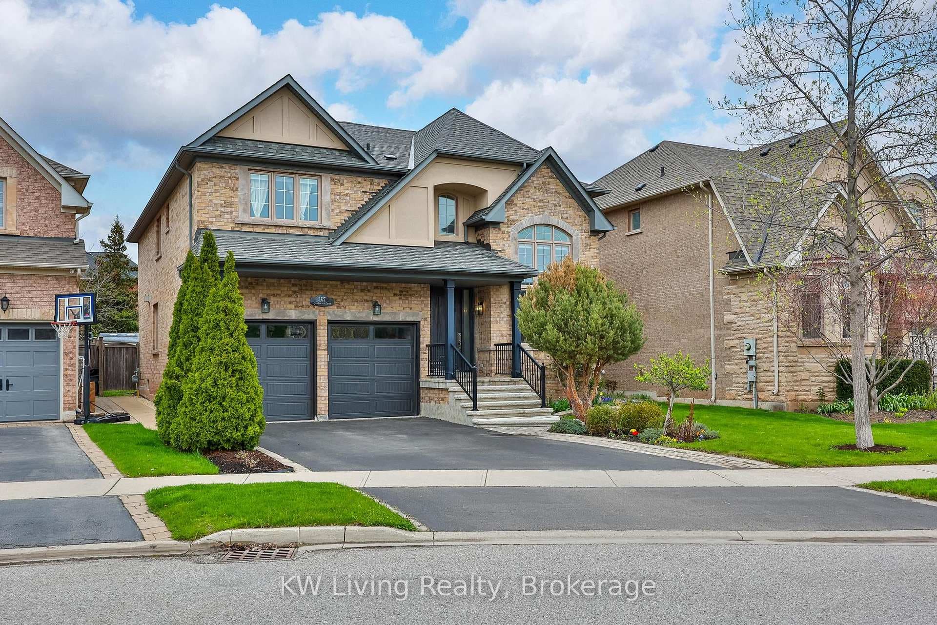 2327 Gladacres Lane - home for sale in Oakville, Ontario