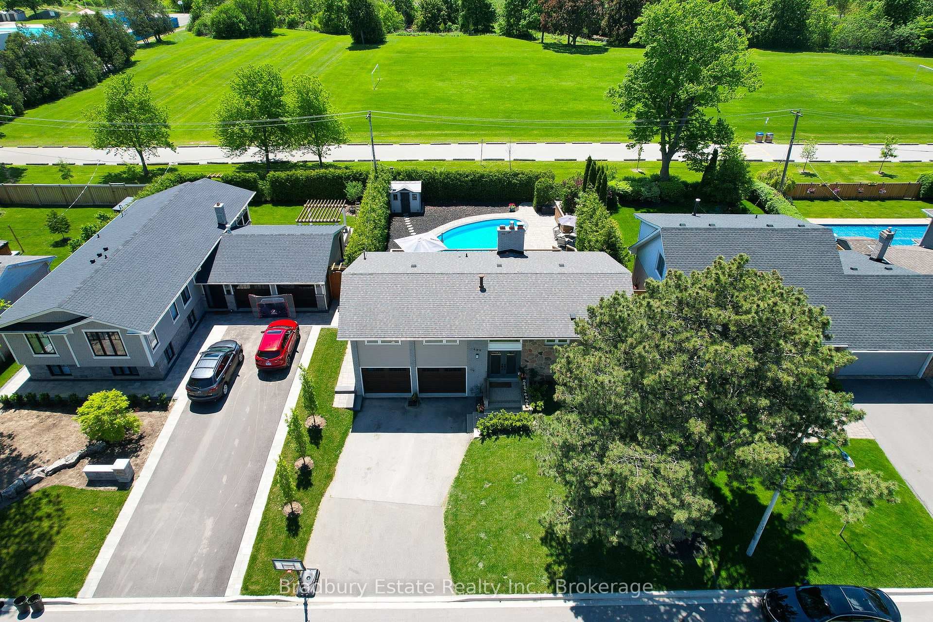 498 Wicklow Road - Detached photo 3 of 39 in Burlington, Ontario