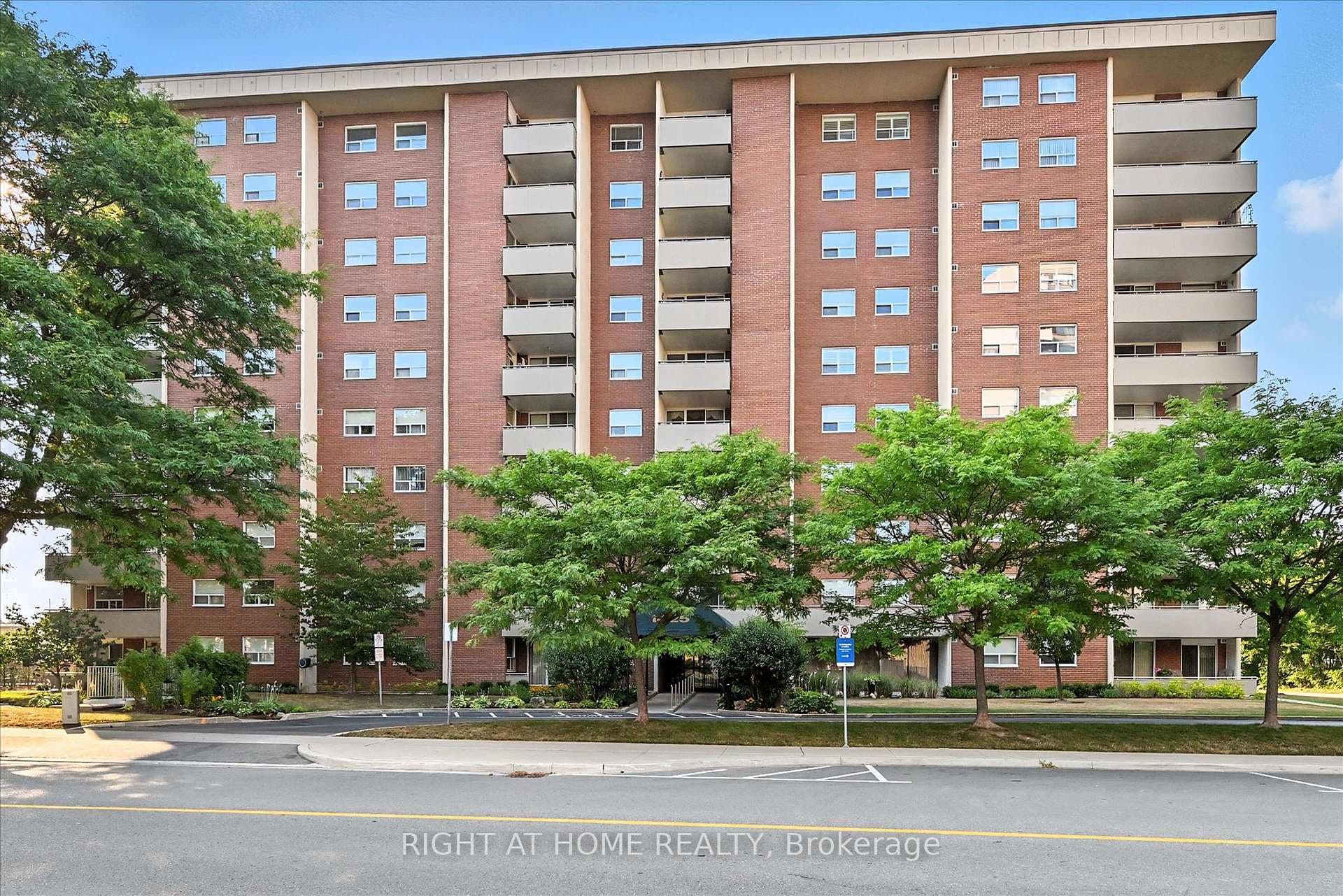 1425 Ghent Avenue Unit 703 - Condo for sale in Brant Hills, Ontario