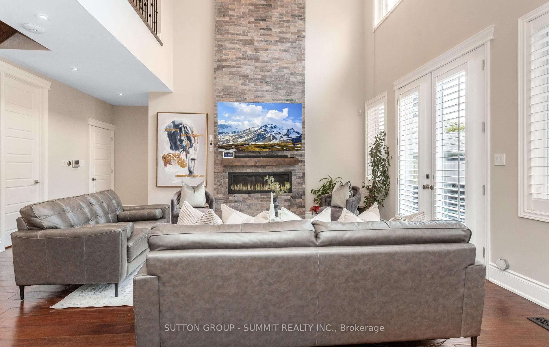 121 Ringwood Road - Detached photo 10 of 49 in Oakville, Ontario