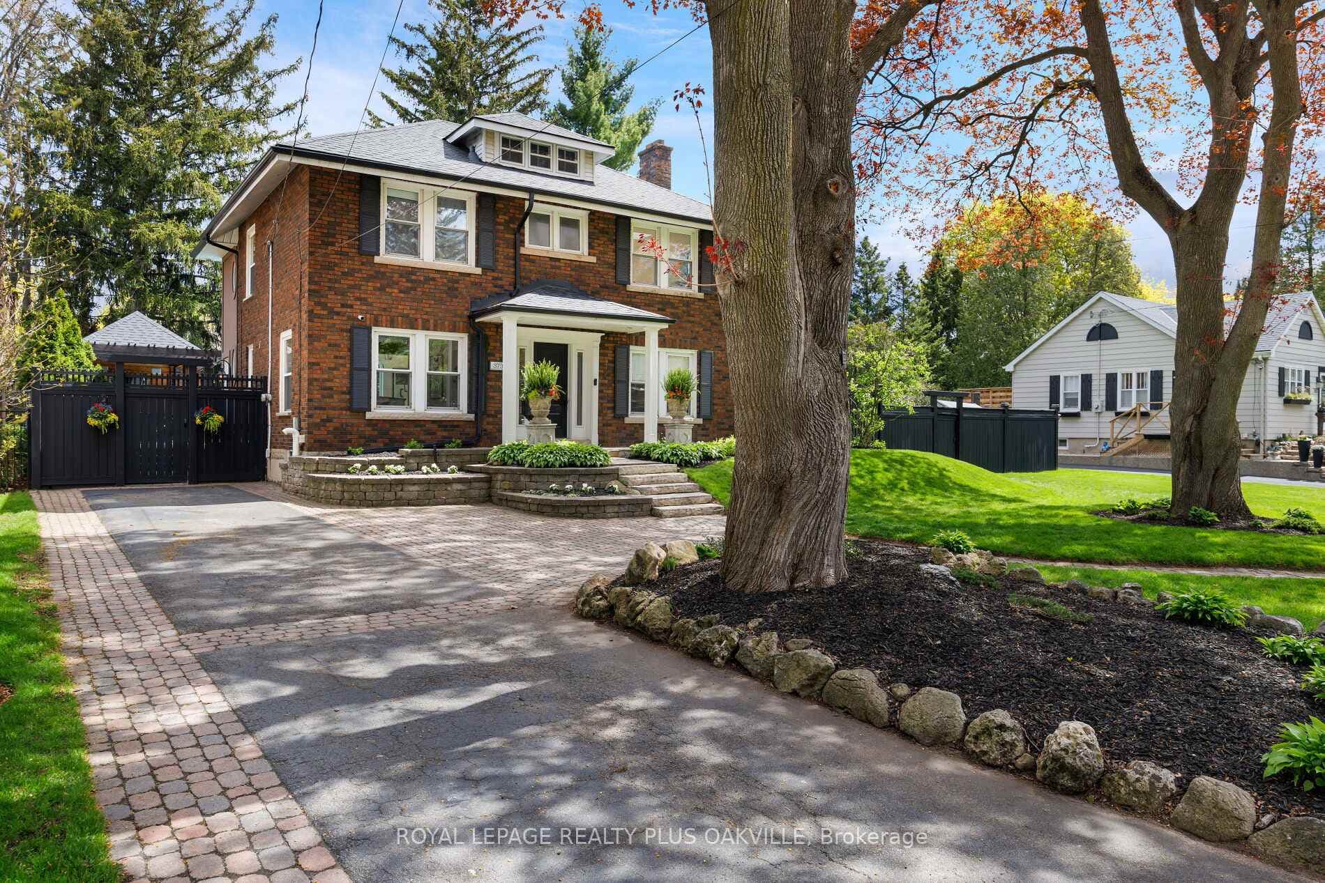 373 Rossmore Boulevard - Detached photo 3 of 50 in Burlington, Ontario