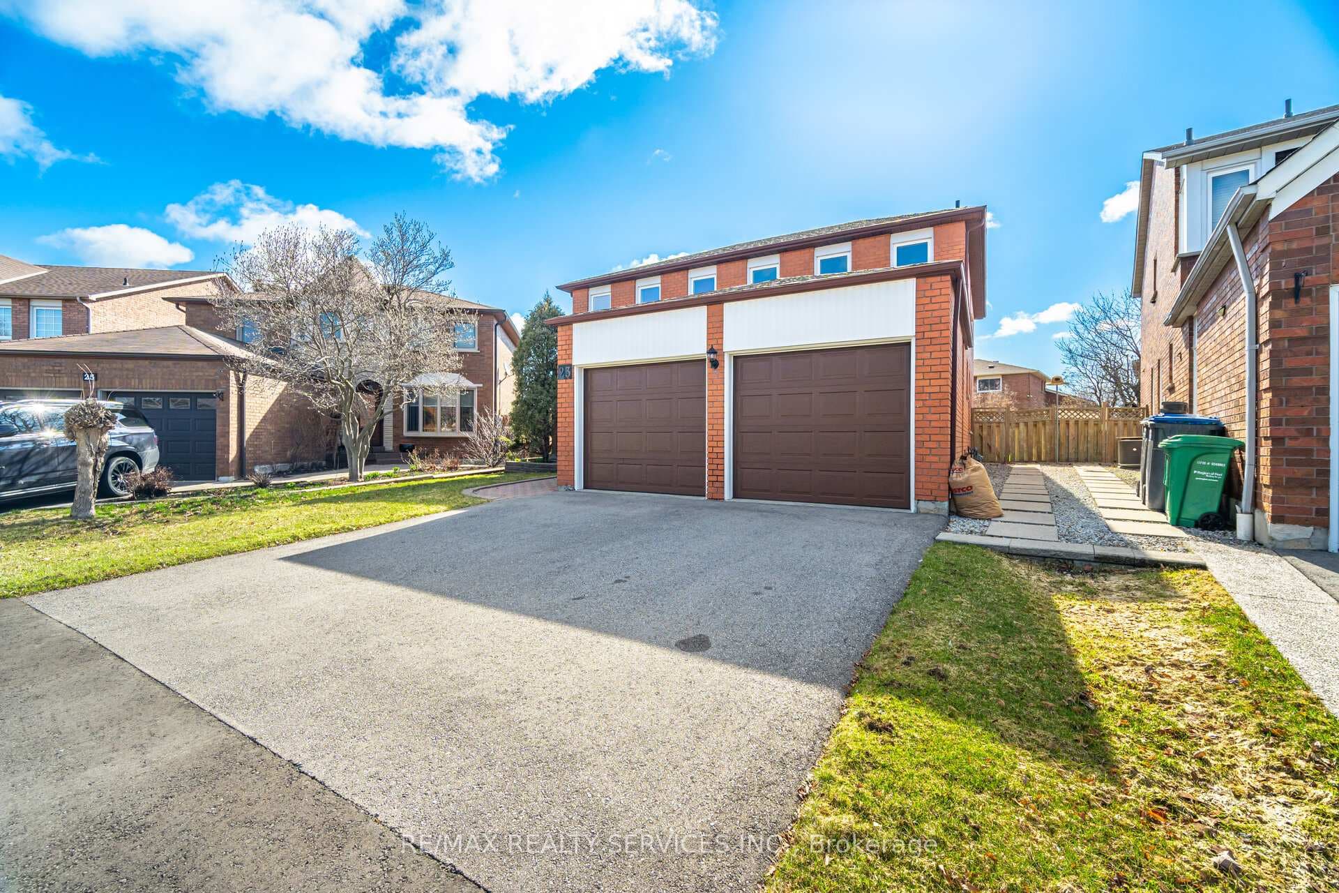 23 Newbury Crescent - Detached photo 3 of 47 in Brampton, Ontario