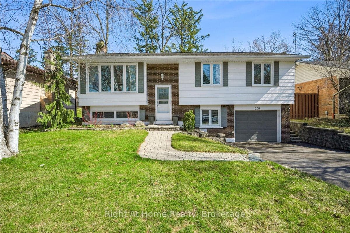 208 Mccraney Street - home for sale in Oakville, Ontario