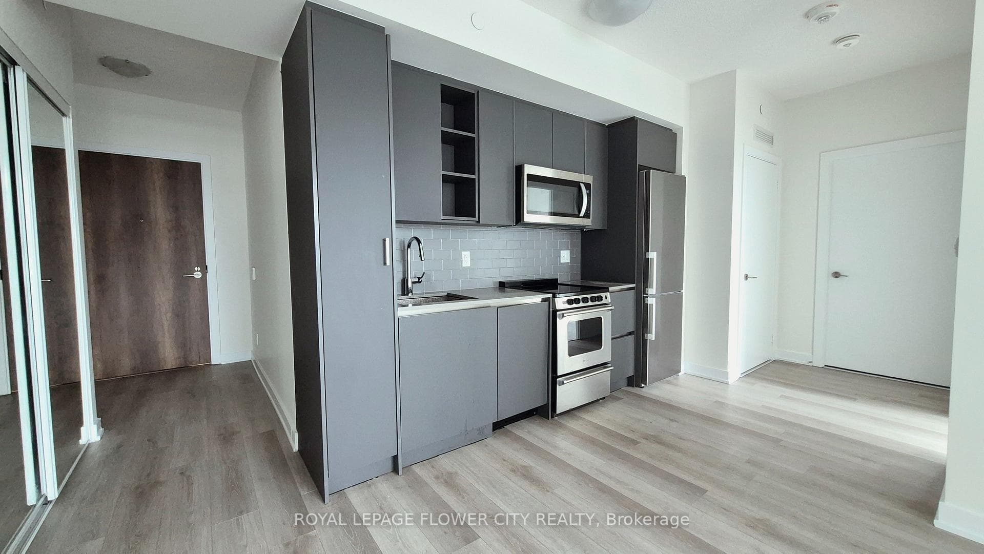 251 Manitoba Street Unit 432 - Condo photo 2 of 16 in Liberty Village / Parkdale / South Parkdale, Ontario