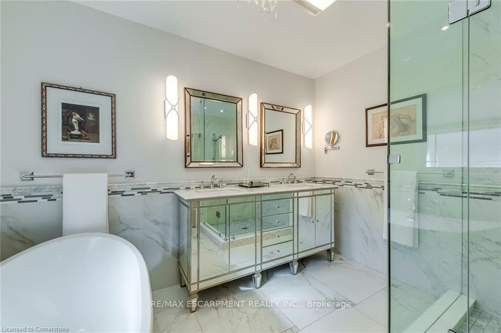 4306 Lakeshore Road - Detached photo 20 of 47 in Burlington, Ontario