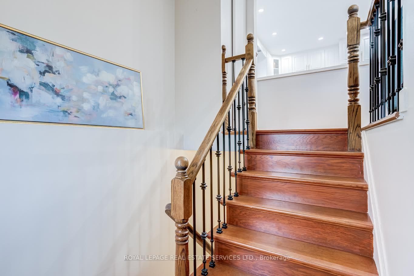 195 Cullum Court - Semi-Detached photo 5 of 43 in Burlington, Ontario